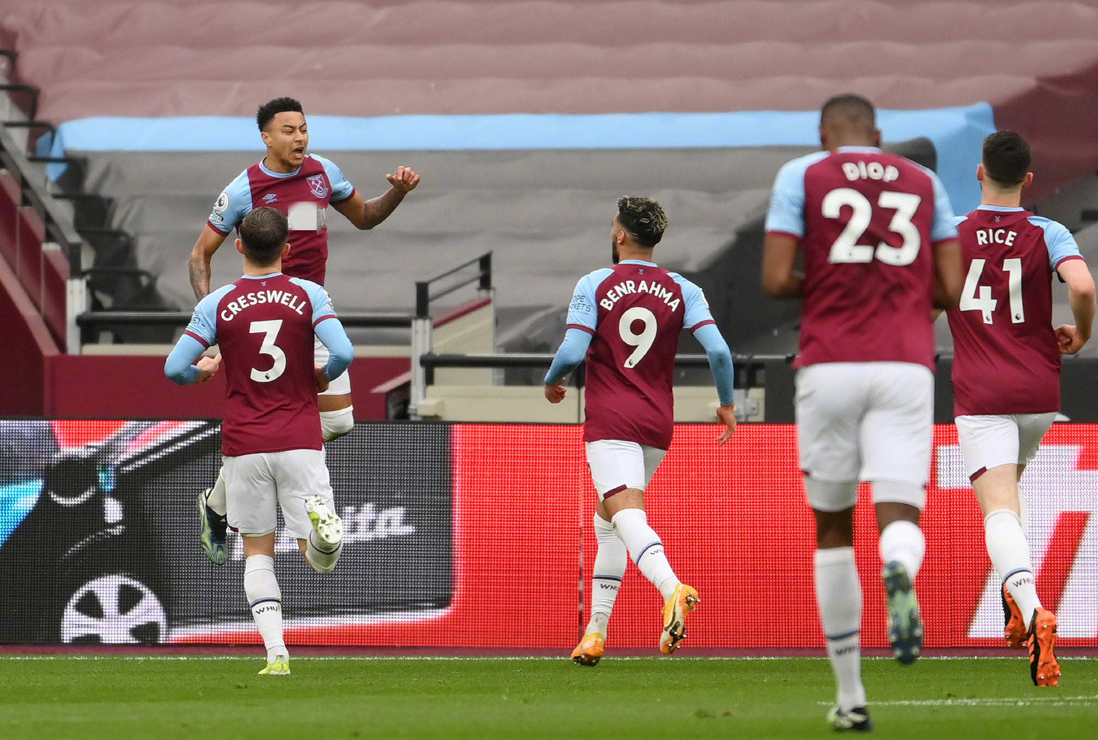 性边裁握手 性边裁握手